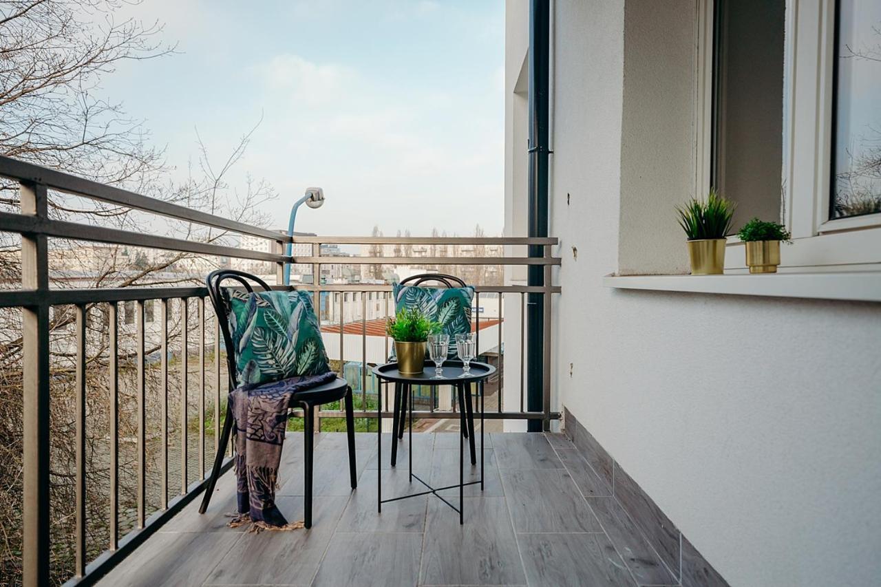 L Ajax Airport Bitwy Warszawskiej Apartment *