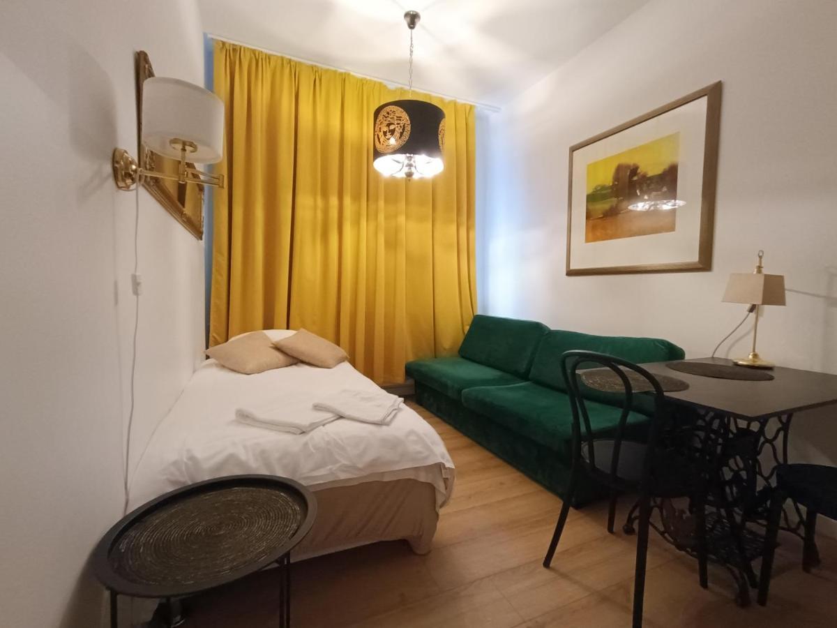 L Ajax Airport Bitwy Warszawskiej Apartment